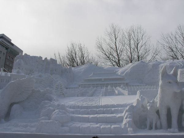 「観光王国宣言！北海道」をテーマにした大雪像
